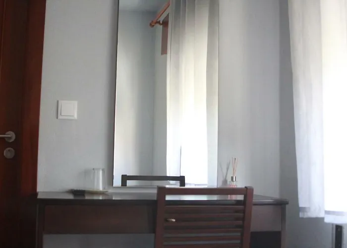 Hotel Cacula, Local *