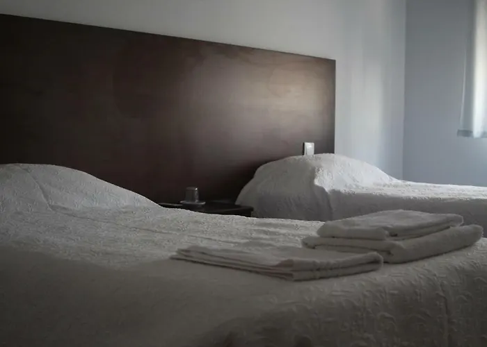 Hotel Cacula, Local *