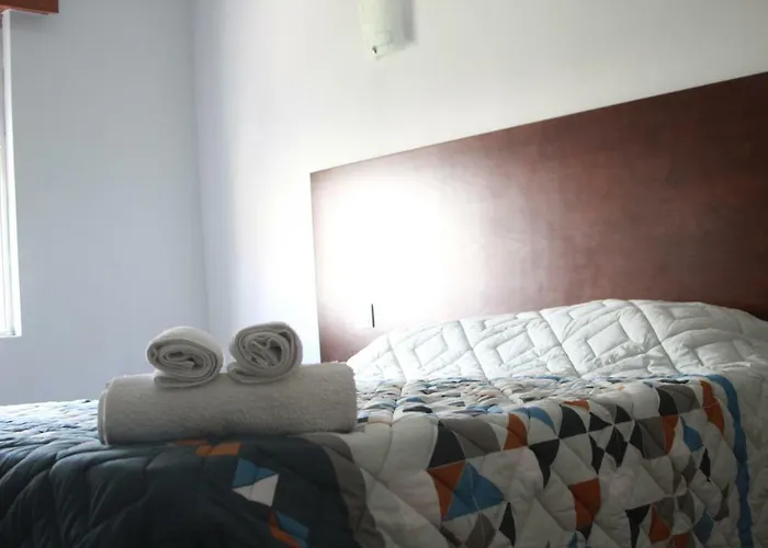 Cacula, Local 호텔 토레드몽코보